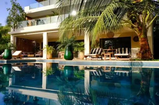 Villa Yemaya garden — the return